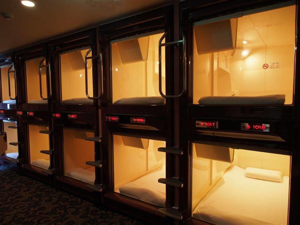 Capsule Shibuya Hotel a capsule